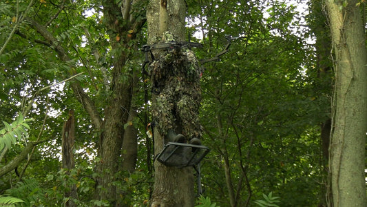 Deer Hunting from a Tree Stand in QuikCamo Mossy Oak Leafy Camo Suit, Hat and Gloves